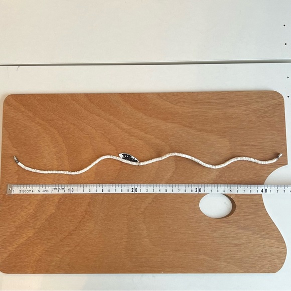 Authentic Vintage Y2K Puca Shell Necklace with Surfboard Shaped Dolphin Charm - Picture 5 of 5